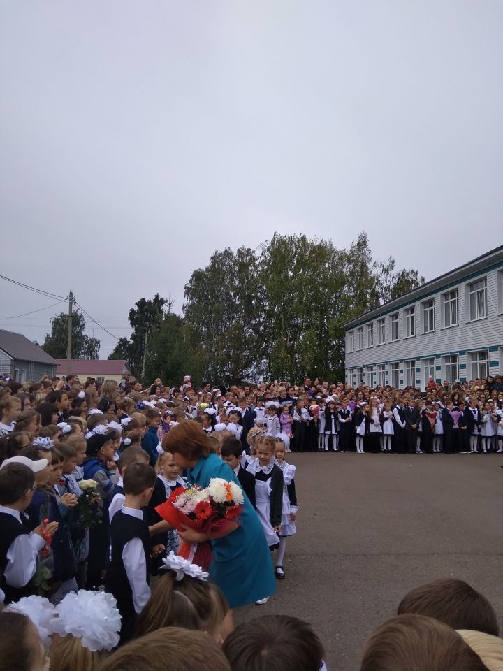 Фоторепортаж: День знаний в Алексеевской школе √2