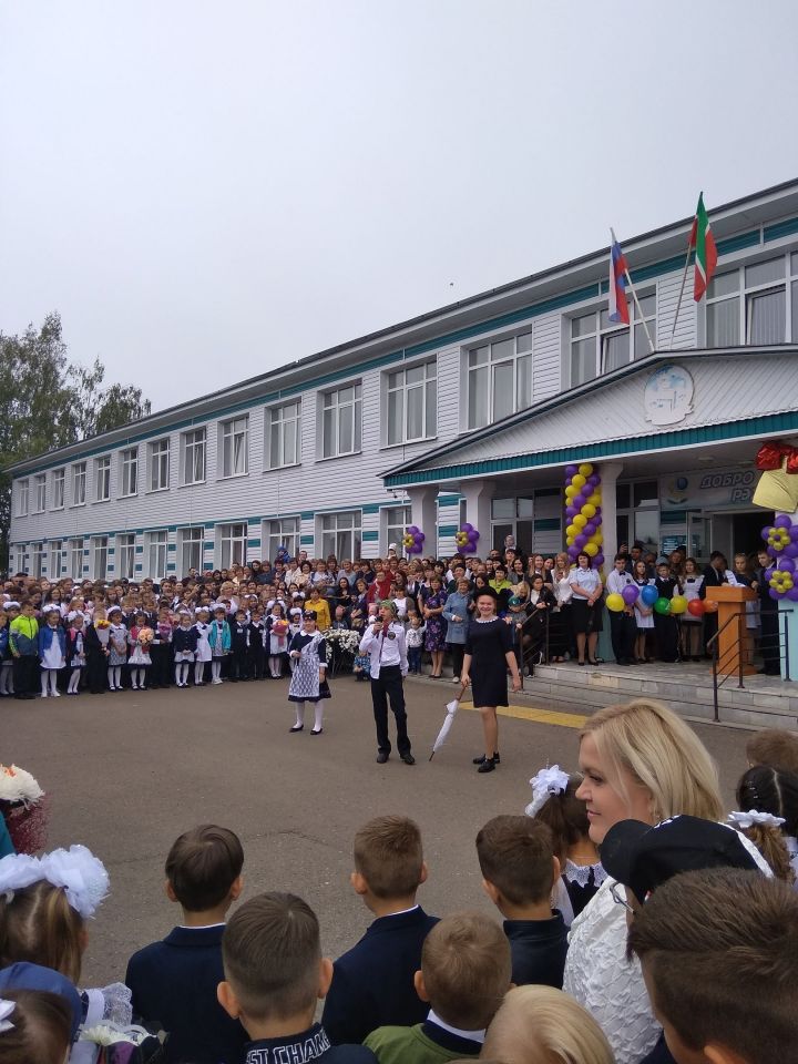 Фоторепортаж: День знаний в Алексеевской школе √2